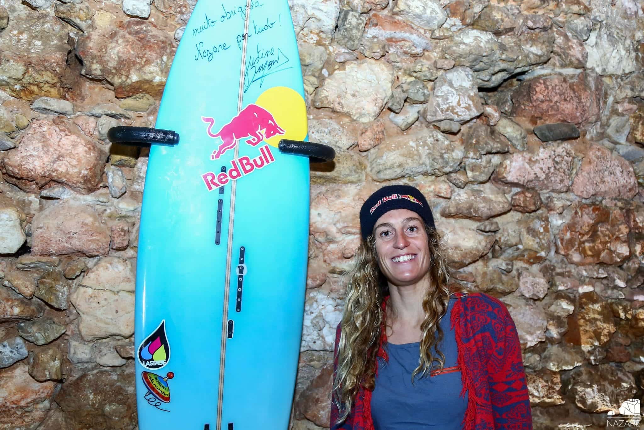 Justine Dupond está representada na Surfer Wall da Nazaré